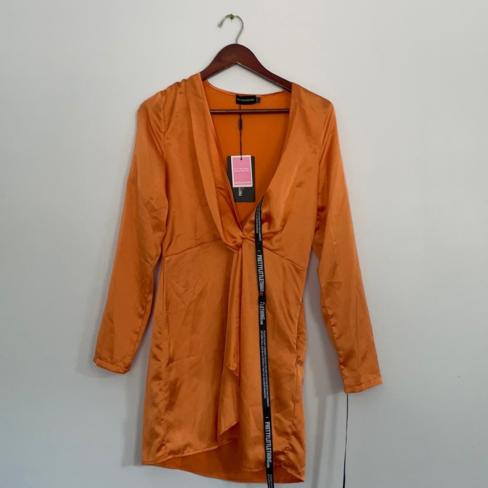 Pretty little thing dress, new w/tags Sz 6 USA